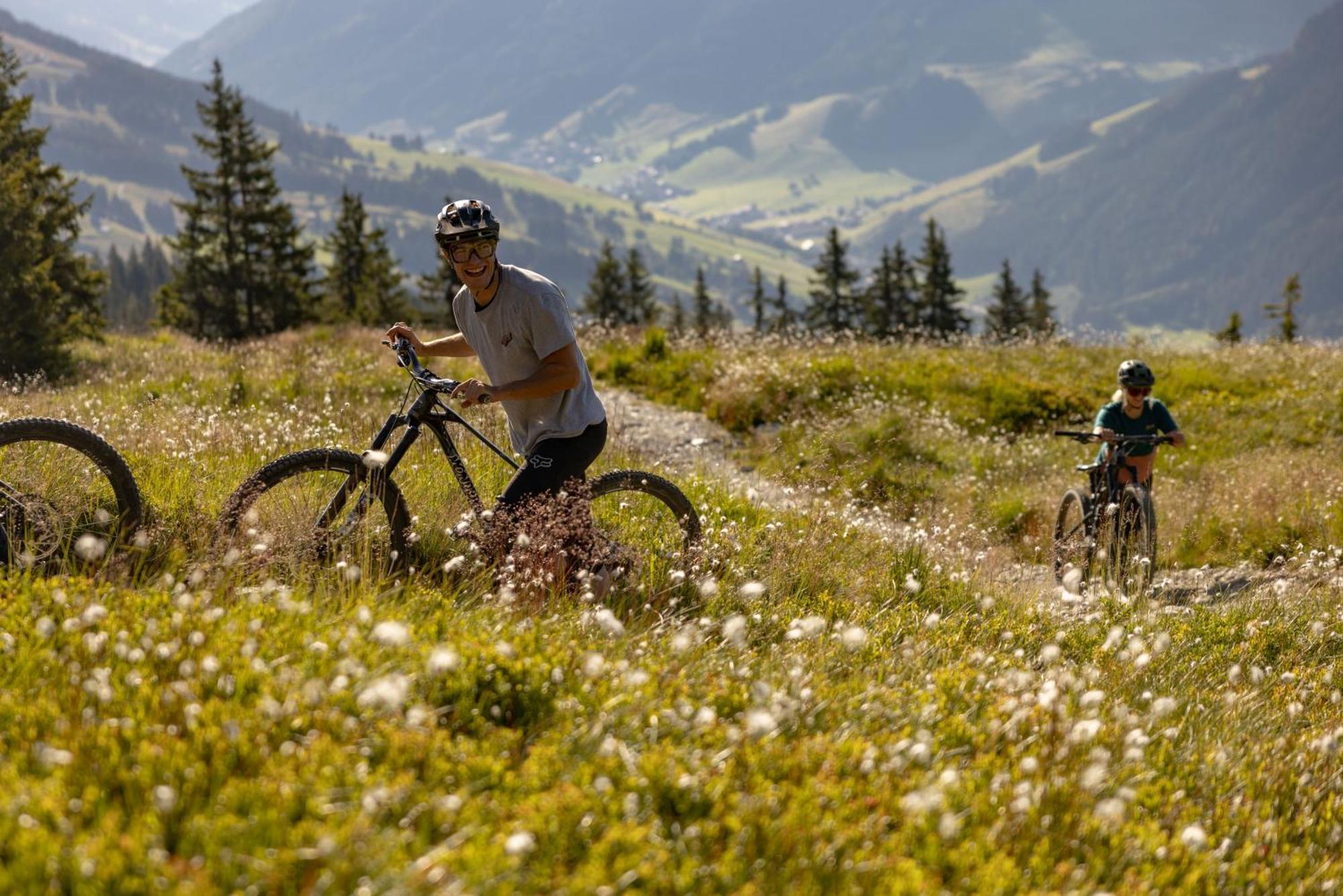 Landhaus Saalbach - Joker Card Included In Summer Bed and Breakfast Esterno foto